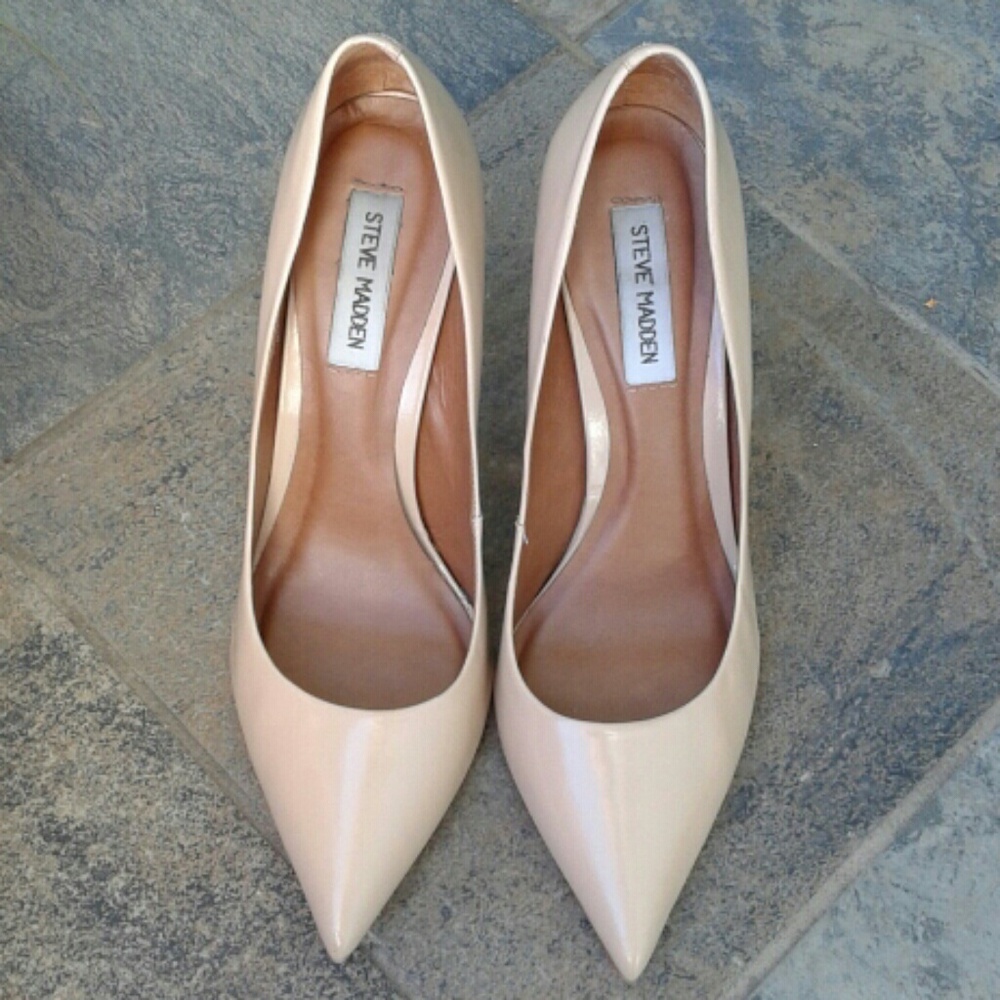 Steve Madden Nude Pumps